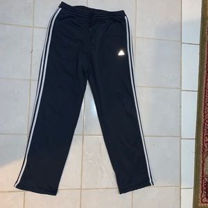 Adidas sweat pants in pretty good condition.Comfy!